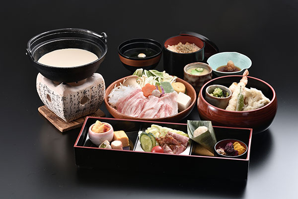 京都ぽーく　白みそ豆乳鍋膳　きく