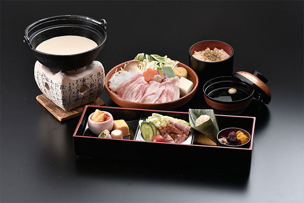 京都ぽーく　白みそ豆乳鍋膳　さら